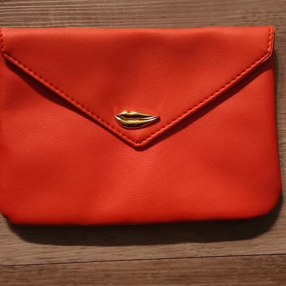 Ipsy Sealed with a Kiss makeup bag